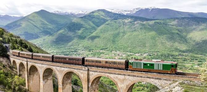Il treno tra le montagne d’Abruzzo
